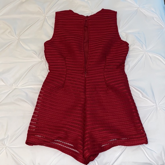 She + Sky Open Back Romper Medium - Picture 2 of 5